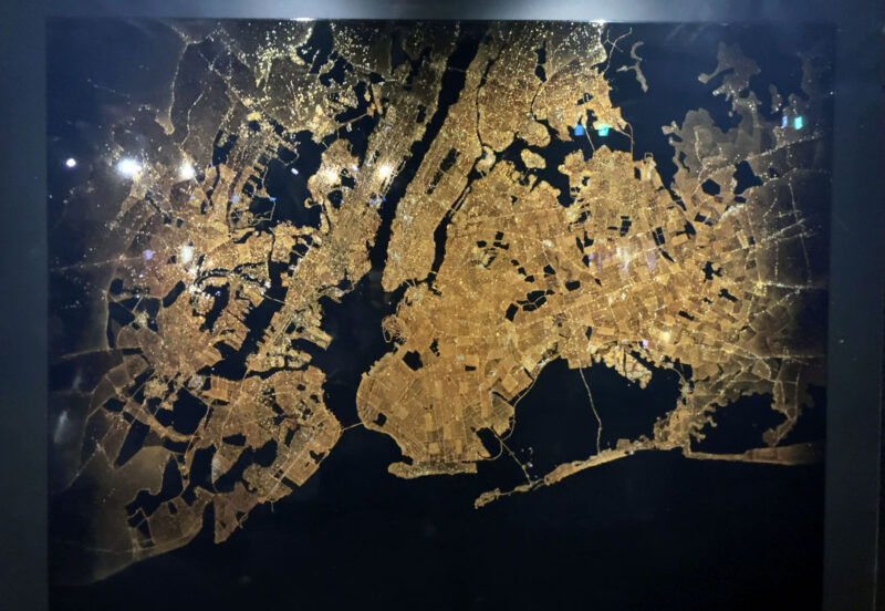 夜の地球パビリオン